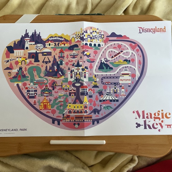 NWOT Disney magic key pass holders 2021 charter welcome bundle - Picture 2 of 6